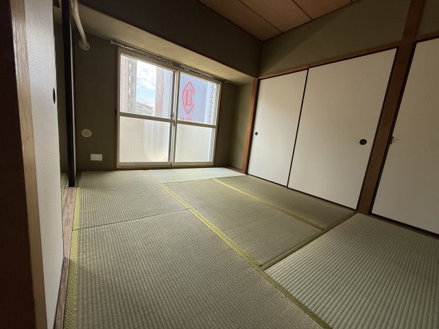 マンションVIP大塚の和室|イグサの香りで落ち着く和室！！
押し入れもあるので収納もばっちり