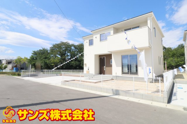郡山市田村町東山1丁目1期　　　1号棟　　　守山小学校、守山中学区　の外観|南東側から見た駐車場を含む外観♪