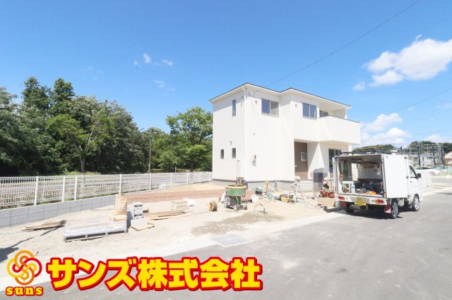 郡山市田村町東山1丁目1期　　　1号棟　　　守山小学校、守山中学区　の外観|南西側から見た駐車場を含む外観♪