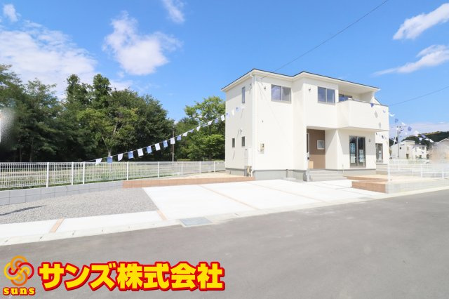 郡山市田村町東山1丁目1期　　　1号棟　　　守山小学校、守山中学区　の外観|南西側から見た駐車場を含む外観♪