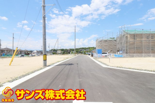 郡山市田村町東山1丁目1期　　　2号棟　　　守山小学校、守山中学区　の前面道路含む現地写真|南側前面道路