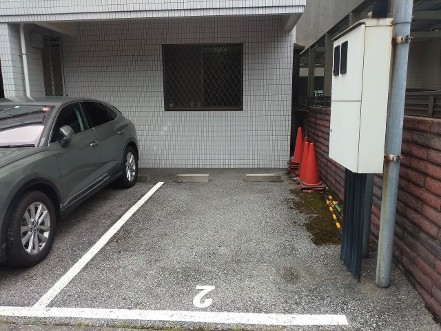 カーサユカリⅡの駐車場
