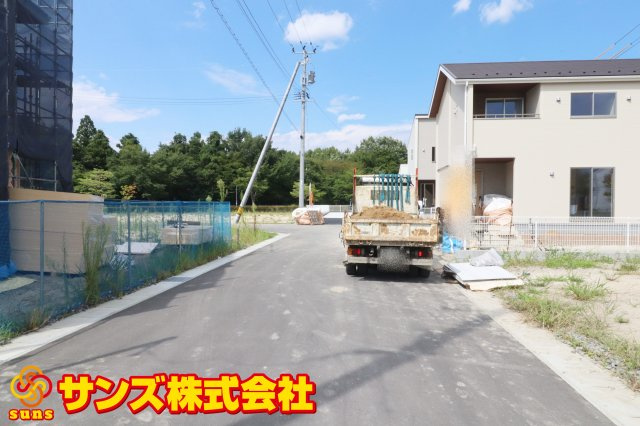 郡山市田村町東山1丁目1期　　　7号棟　　　守山小学校、守山中学区　の前面道路含む現地写真|西側前面道路