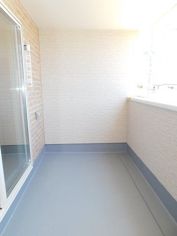 津島市大字日光字東浦の新築一戸建のバルコニー|◇バルコニー◇　　雨や強風、直射日光を避けやすく、洗濯物を安心して干すことができます♪