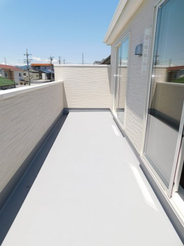 愛西市北一色町昭和の新築一戸建のバルコニー|◇バルコニー◇　　洋室２部屋に面したワイドバルコニー♪
