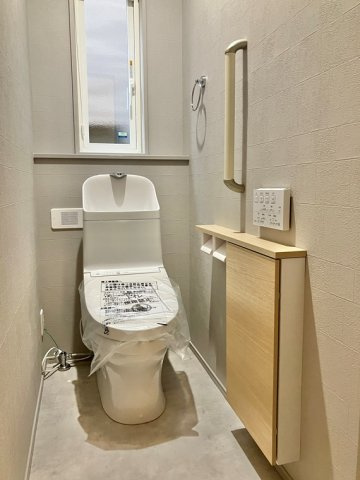 本町戸建のトイレ