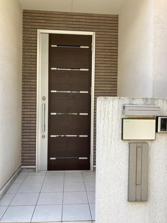 鷺宮戸建の玄関