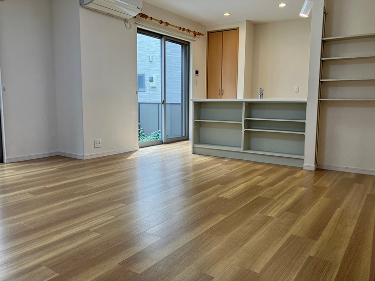 新町戸建の居間・リビング