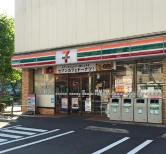 セブンイレブン足立東綾瀬店 徒歩7分。コンビニ 510m