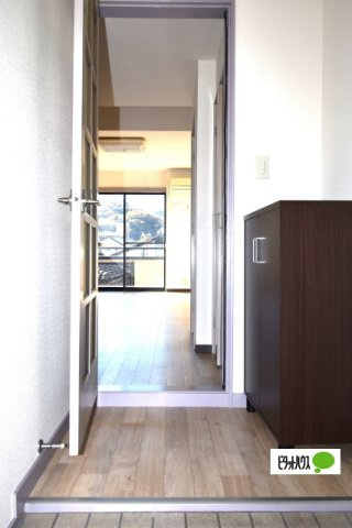 ハイツ三幸プレイス広沢の玄関