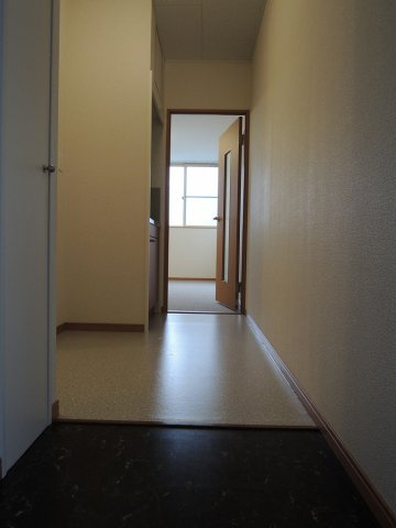 レオパレス藤の玄関