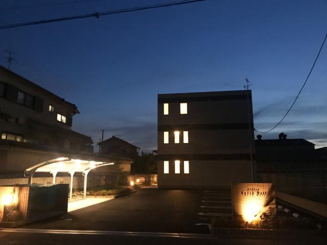 Earth Well(アースウェル)の外観|外観写真（夜）