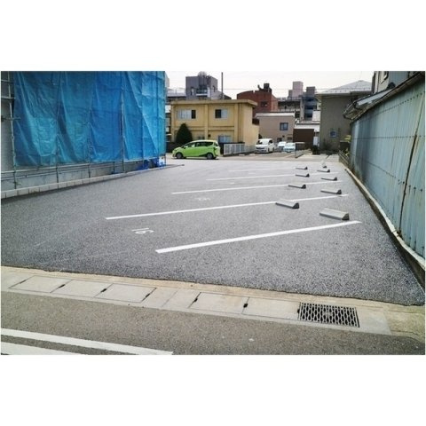 栗矢田町駐車場