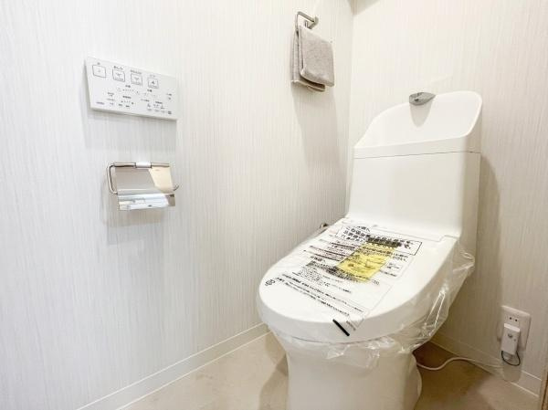 【トイレ】 | 上野毛マープル松原 | すっきりとしたデザインのトイレ空間。シンプルにまとめられた室内は、掃除のしやすさにも優れています。