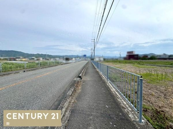 紀の川市東国分　土地の前面道路含む現地写真