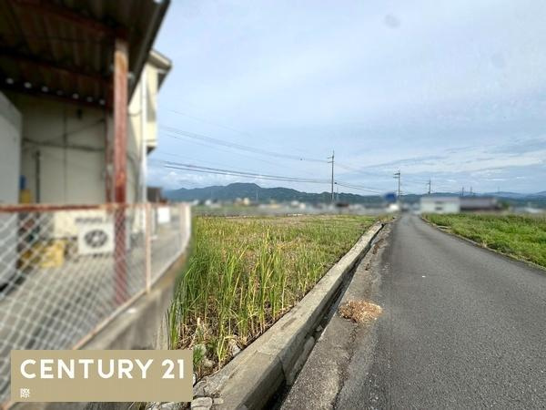 紀の川市東国分　土地の前面道路含む現地写真