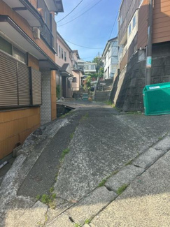【前面道路含む現地写真】