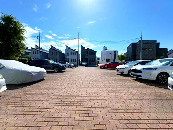 ライブタウン白楽Ｃ棟の駐車場
