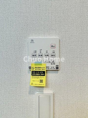 江戸川区春江町5丁目新築分譲住宅の冷暖房・空調設備|【浴室乾燥機】暖房・冷風・換気・乾燥が可能です。毎日を快適に過ごせるうれしい機能が揃っています。雨の日の洗濯物も安心です。