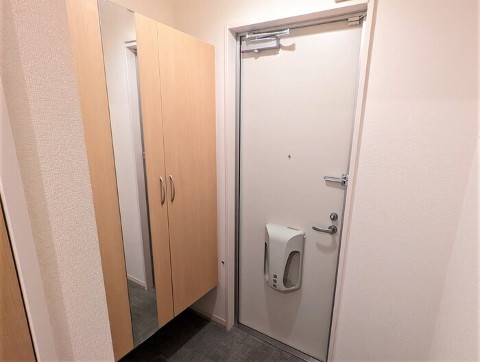 金山アイサンメゾンの玄関