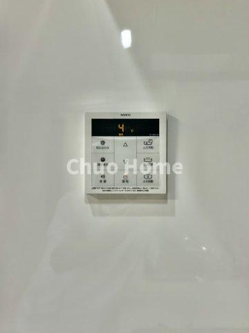 タウンハイツ亀有1号棟の発電・温水設備|【給湯リモコン】外での一日を忘れさせてくれるオートバス機能でお好みの湯量・温度に調整された浴槽。