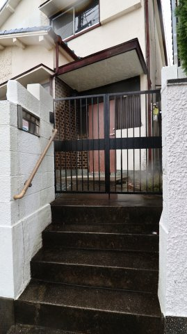 五色山4丁目貸家のエントランス