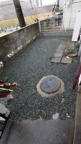 五色山4丁目貸家の庭