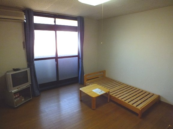 レオパレスリバーテラスの寝室|落ち着いて過ごせるお部屋なので、寝室にいかがでしょうか