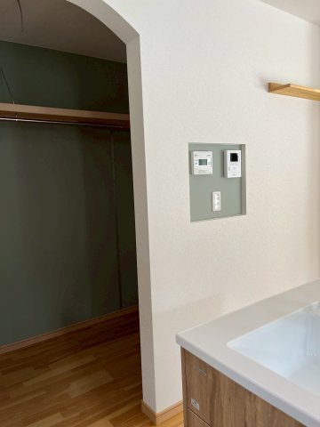 「パントリー・土間付」高知市神田　中古一戸建てのその他|建築当時の写真です。キッチンの真横に2.2帖のパントリーがあり家事同線が楽に。