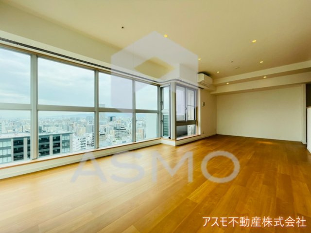 【居間・リビング】 | クロスレジデンス大阪新町 | 同マンション、別部屋参考写真