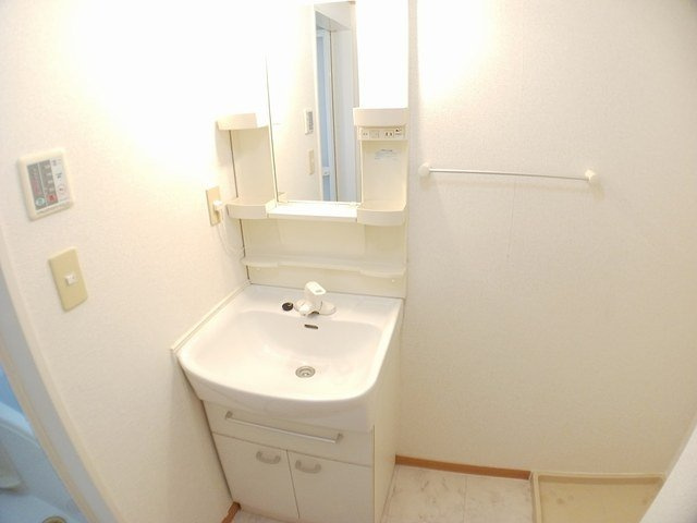 ラフィネパレ　Ｂの洗面所|忙しい朝には欠かせない洗面所です