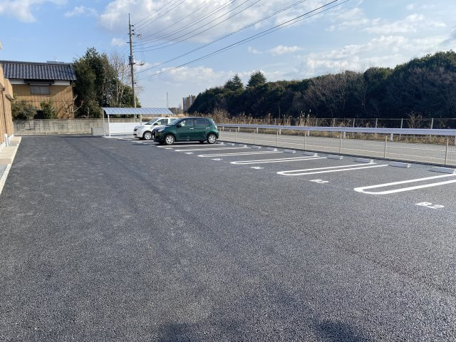 Familie B （ファミリエB）の駐車場