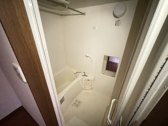 アンプルール リーブル すみれⅠの浴室|別部屋同一間取りのお写真となります。