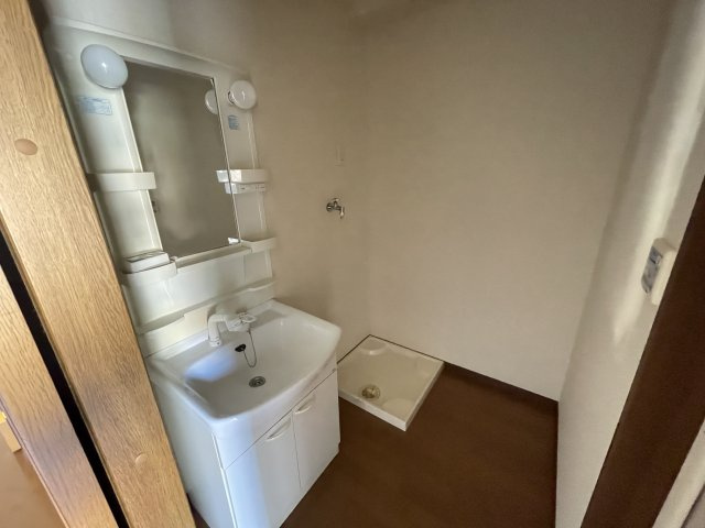 アンプルール リーブル すみれⅠの洗面所|別部屋同一間取りのお写真となります。