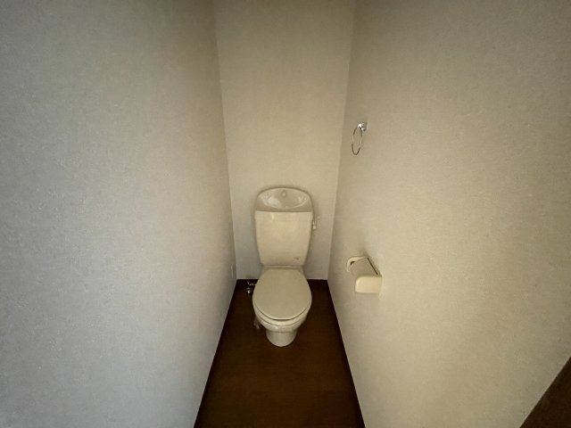 アンプルール リーブル すみれⅠのトイレ|別部屋同一間取りのお写真となります。