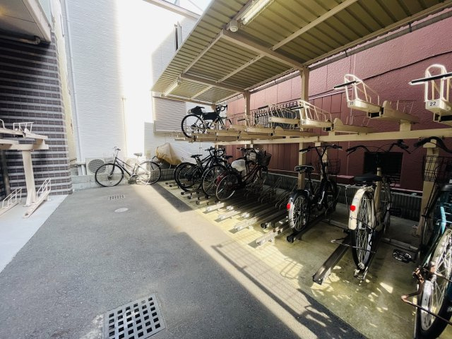 リヴシティ日暮里の駐輪場