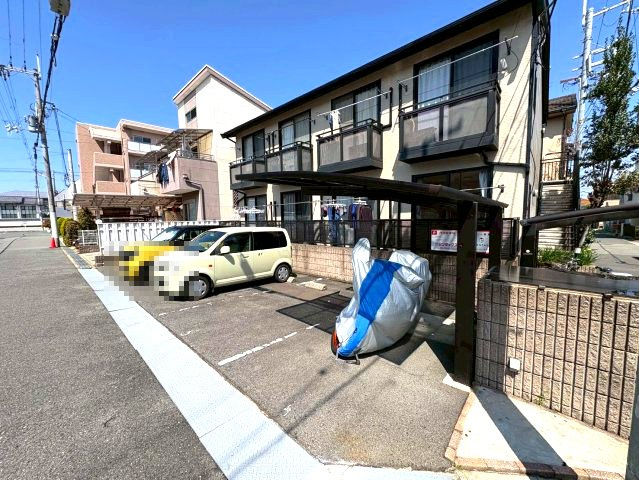 メゾンTOKIの駐車場