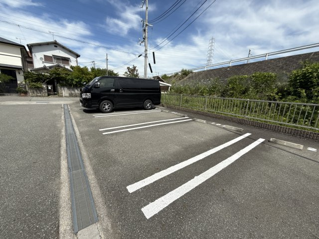 メゾン・すこやかの駐車場