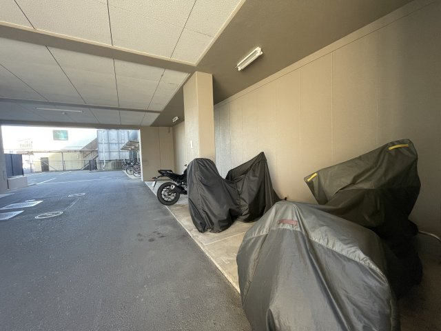 サーパス庭瀬のその他共用部分|・バイク置場
