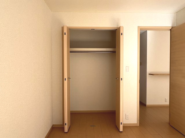 アンソレイユ西山Ⅱの収納|北洋室クローゼット
