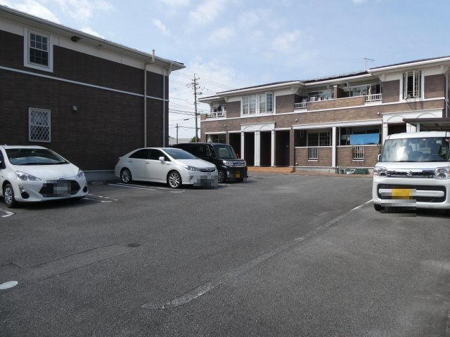 アンソレイユ西山Ⅱの駐車場