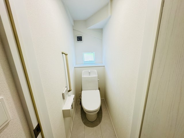 新築　前橋市青柳町　Heartful　Town　A号棟のトイレ|現地写真　節水タイプのウォシュレット付きトイレ、水道料節約に一役買います！

