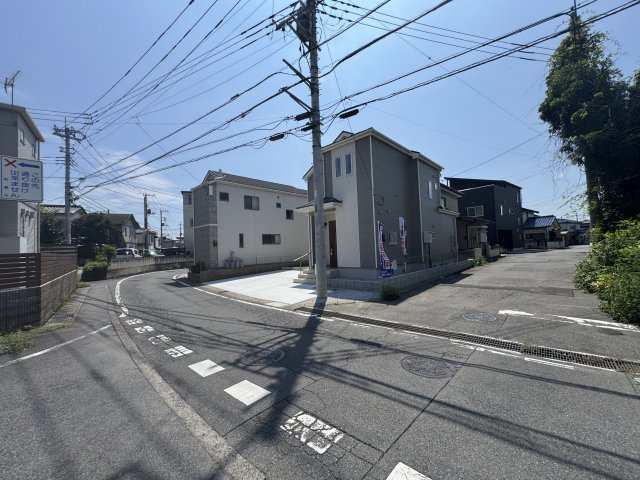 新築　前橋市青柳町　Heartful　Town　A号棟の前面道路含む現地写真|現地写真　北西側接道幅員約5.9ｍ　北東側接道幅員約5.3ｍ