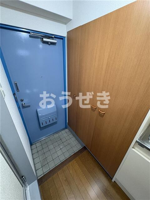 早川ビルの玄関
