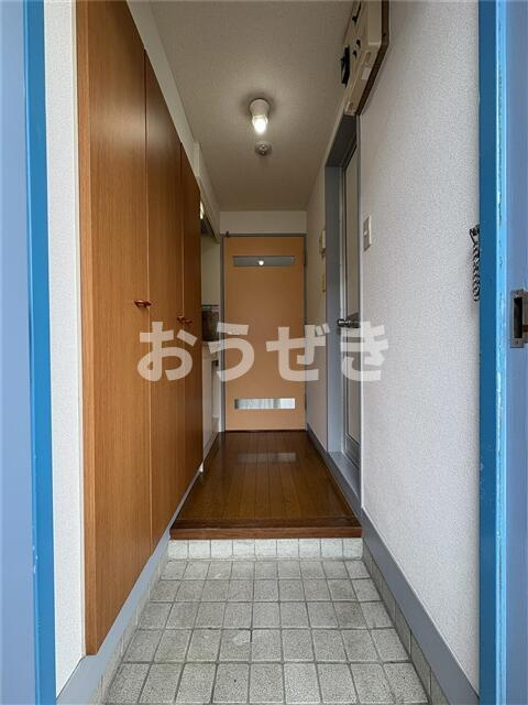 早川ビルの玄関