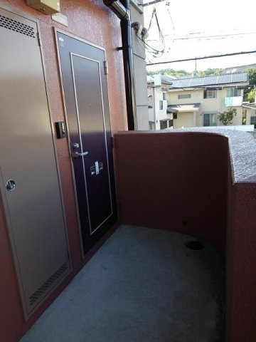 熊本市中央区黒髪６丁目の賃貸マンションの玄関|明るい玄関です