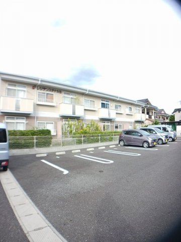 熊本市北区四方寄町のアパートの駐車場|車をお持ちの方に嬉しい駐車場付きの物件です