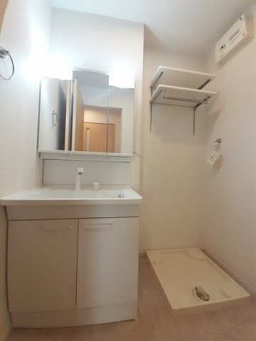 熊本市東区小山７丁目のアパートの洗面所|明るい洗面所です
