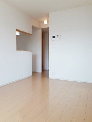 熊本市東区月出７丁目のアパートの居間・リビング|こちらの居間で趣味の時間をお楽しみください