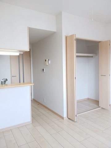 熊本市東区錦ケ丘の賃貸マンションの内装|明るい色調の室内です